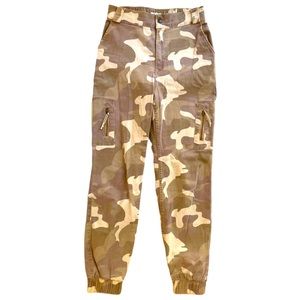 Hollister camo print joggers ultra high rise size x-small zipper accents pockets